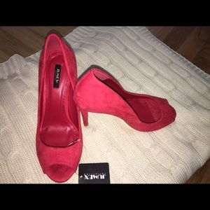 New red peep toes